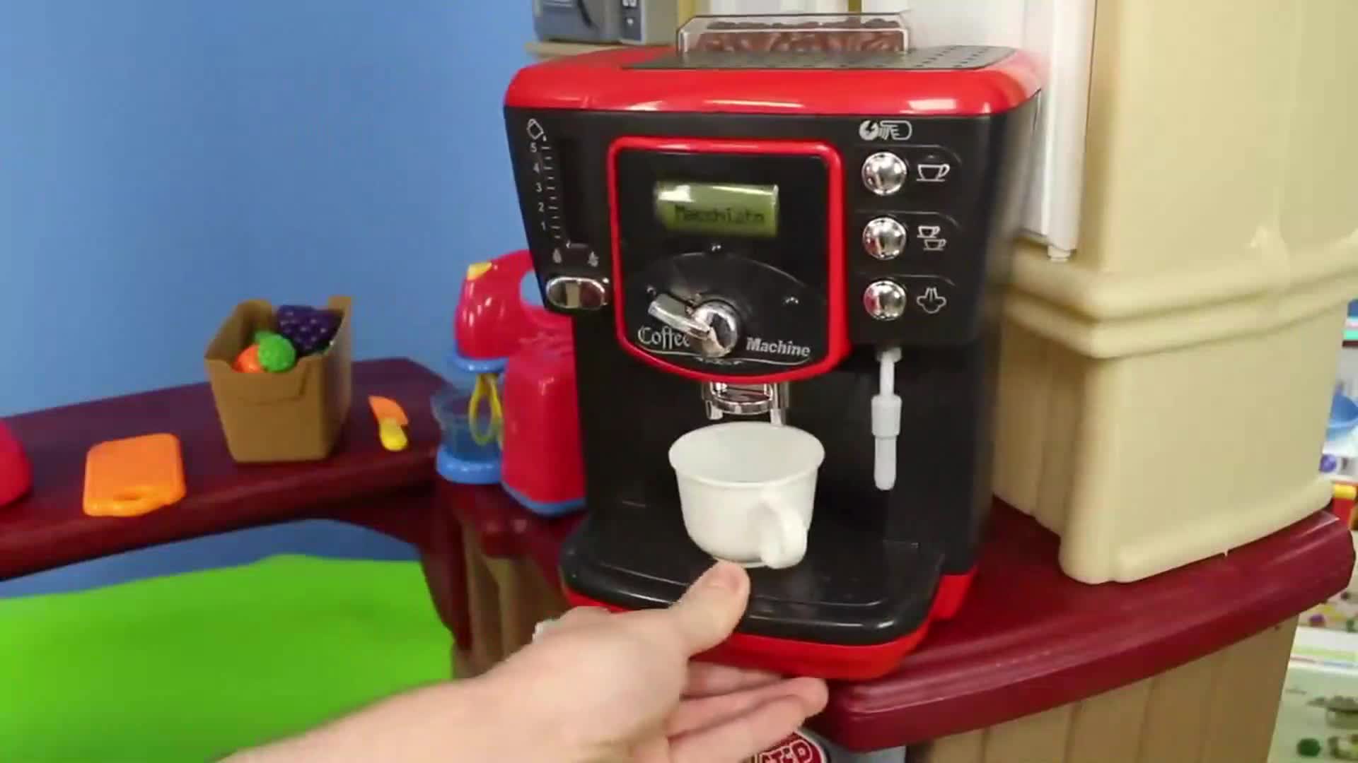 Watch this cool toy coffee machine in action! Little ones can pretend to be baristas, pour 'coffee' into the cup, and have a blast with kitchen play. Colorful, interactive, and full of imaginative fun—perfect for tiny chefs! 🎉