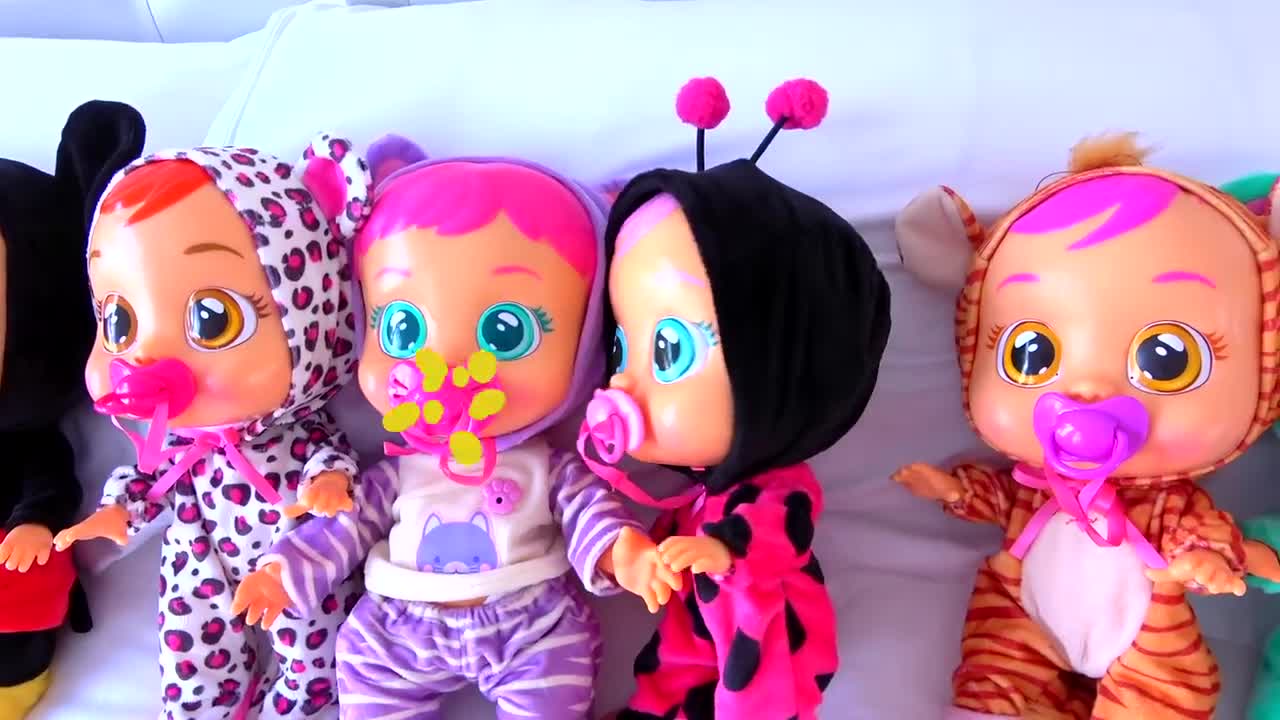 Look at these super cute baby dolls all dressed up in colorful, playful animal costumes! ๐ถ๐ผ๐ฏ๐ They have big, sparkly eyes and tiny pacifiers, looking ready for some sweet playtime together! Watch them move, giggle, and show off their adorable outfitsโperfect for little ones who love dolls and imaginative adventures! ๐ถ๐งธ