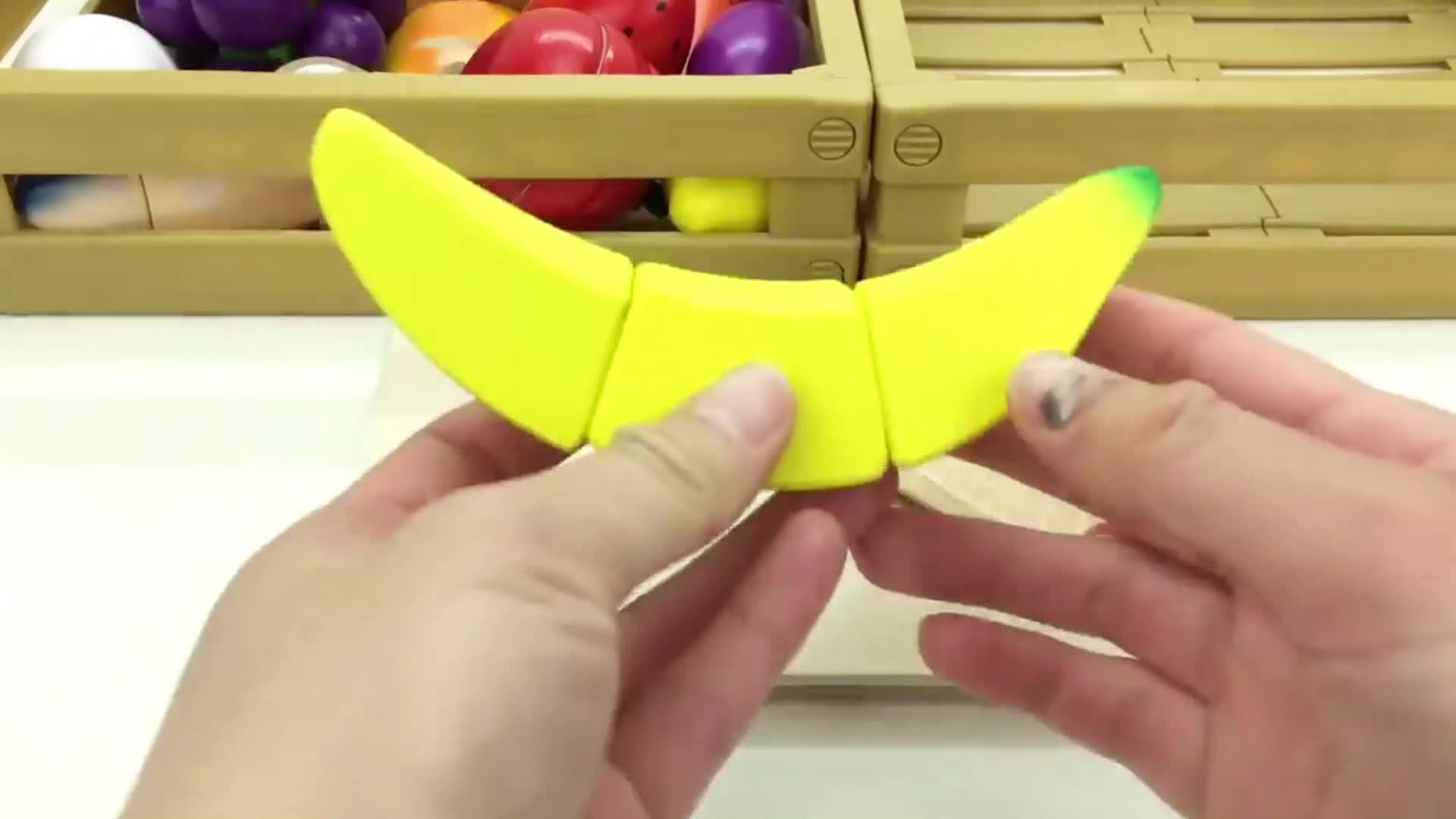 Watch how to make a cute banana toy using these fun, bright building blocks! 🌈 There are more colorful fruit toys in the background—can you spot them? Let's play and learn together! 👶🧒