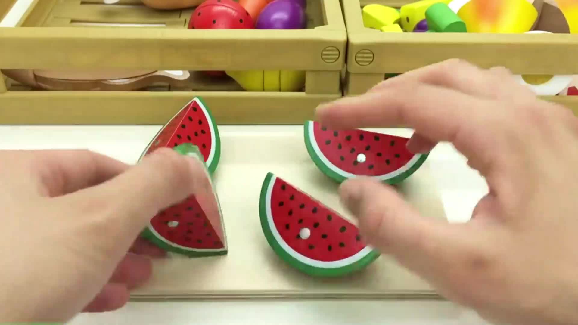 Watch little ones have a blast cutting and arranging wooden watermelon slices and colorful fruit toys! A fun, hands-on way to explore fruits, practice sorting, and build fine motor skills. Perfect for imaginative play time! 🍎🍌✨