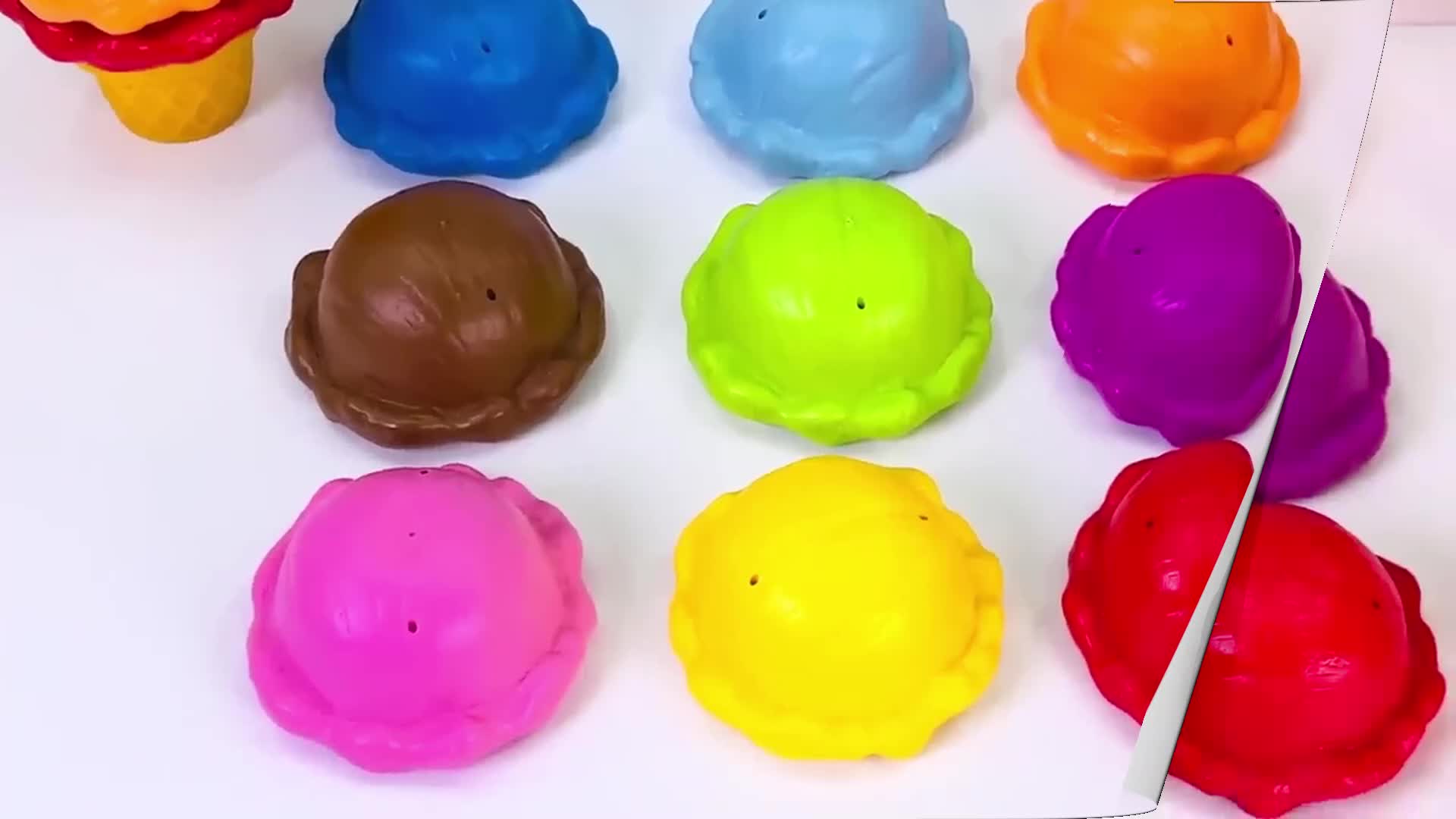Watch these bright and vibrant ice cream balls! Perfect for little ones to learn colors, sort, and play. Explore each sweet shade and enjoy colorful playtime fun! 🍦🎨