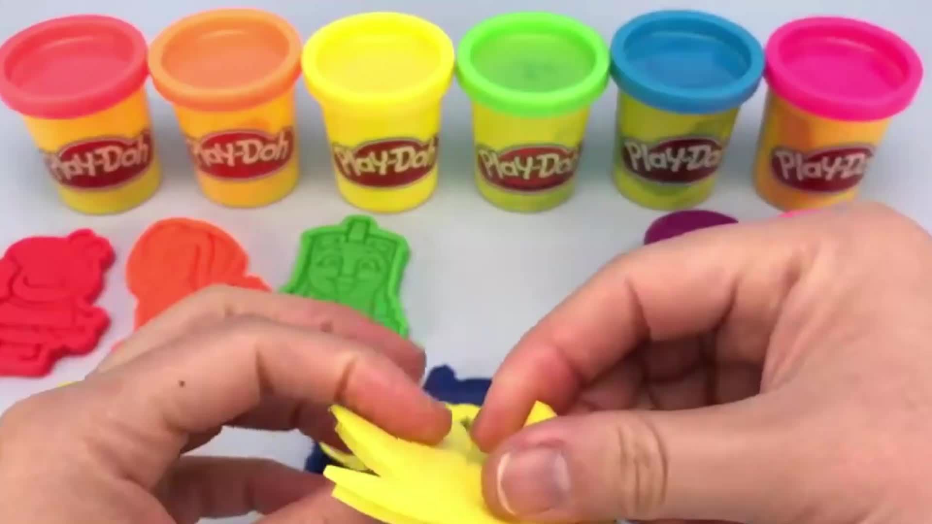 Watch as little hands play with bright Play-Doh tubs! Learn to shape clay into fun, colorful shapes with cool molds—perfect for creative playtime and happy smiles 🌈✨