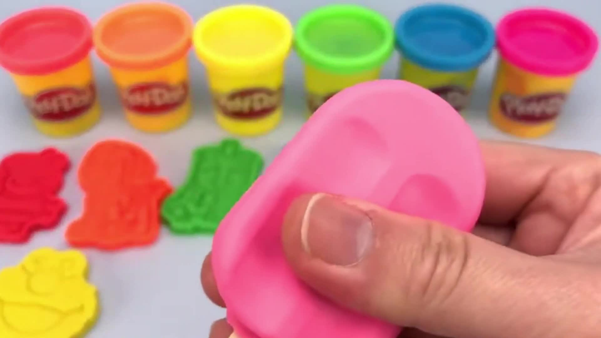 Watch little ones have a blast making colorful Play-Doh shapes! Using vibrant clay cans and fun molds, they craft adorable animals, trains, and more. Perfect for sparking creativity and hours of play! 👶🧸✨