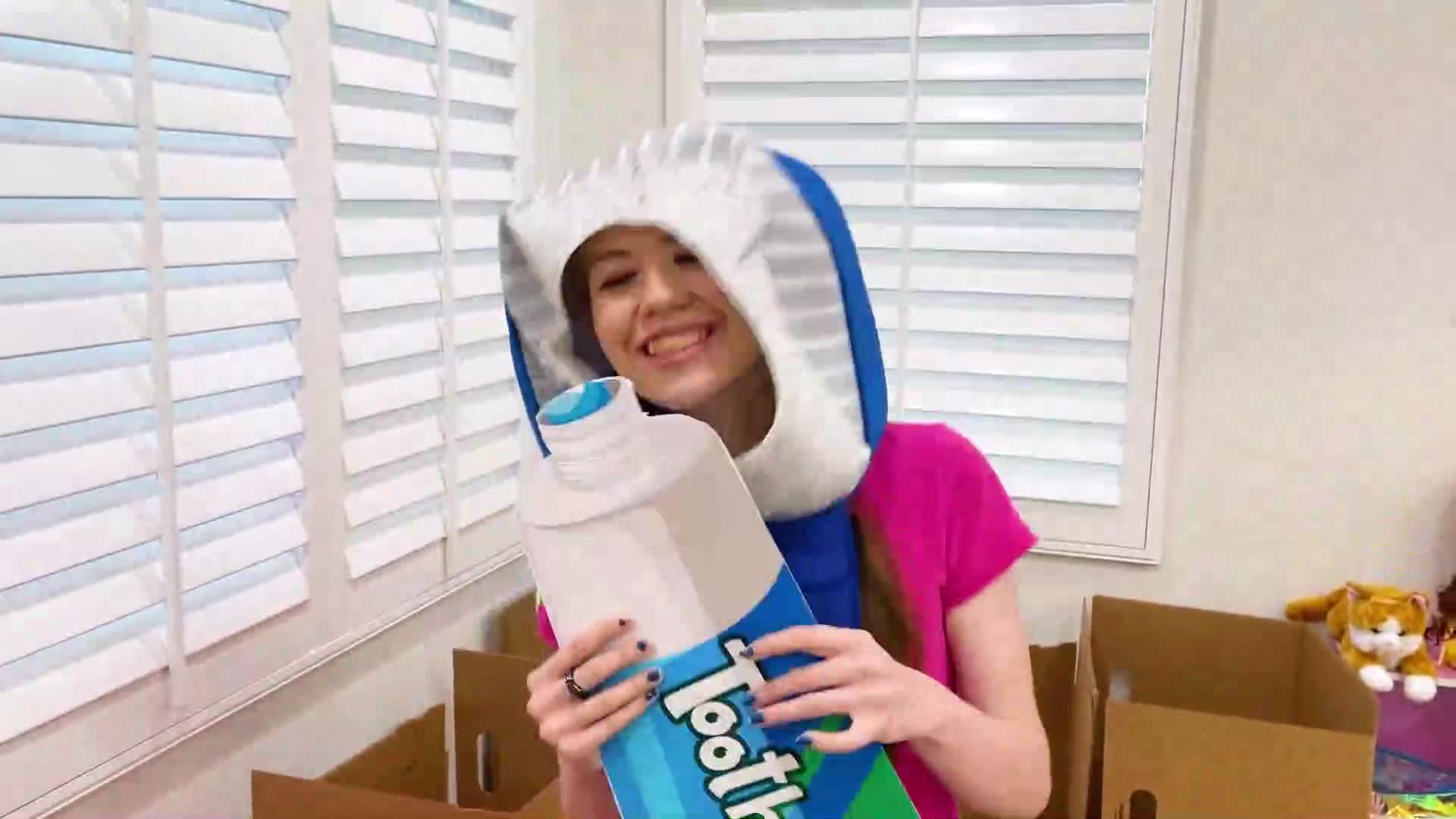 Watch [Name] have a blast unboxing a giant toothpaste bottle and trying on a funny toothbrush hat! 🎉 It’s a playful adventure with colorful surprises and silly costumes—perfect for little ones who love imaginative play! 👧✨